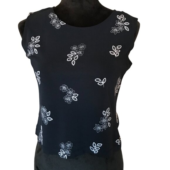 Casual Corner Embroidered Sleeveless Blouse: Dark Navy Cropped Top, Size S-M - Picture 4 of 10